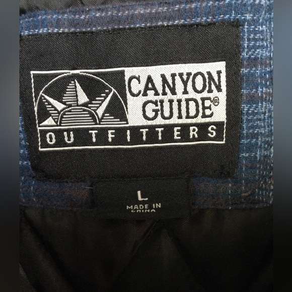 Canyon Guide Outfitters Hooded Quilted Jacket. Large - Picture 6 of 6